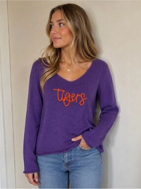 Pearls and Camo Clemson Tigers Script V-Neck Sweater Knit Women’s‎ Size L Large